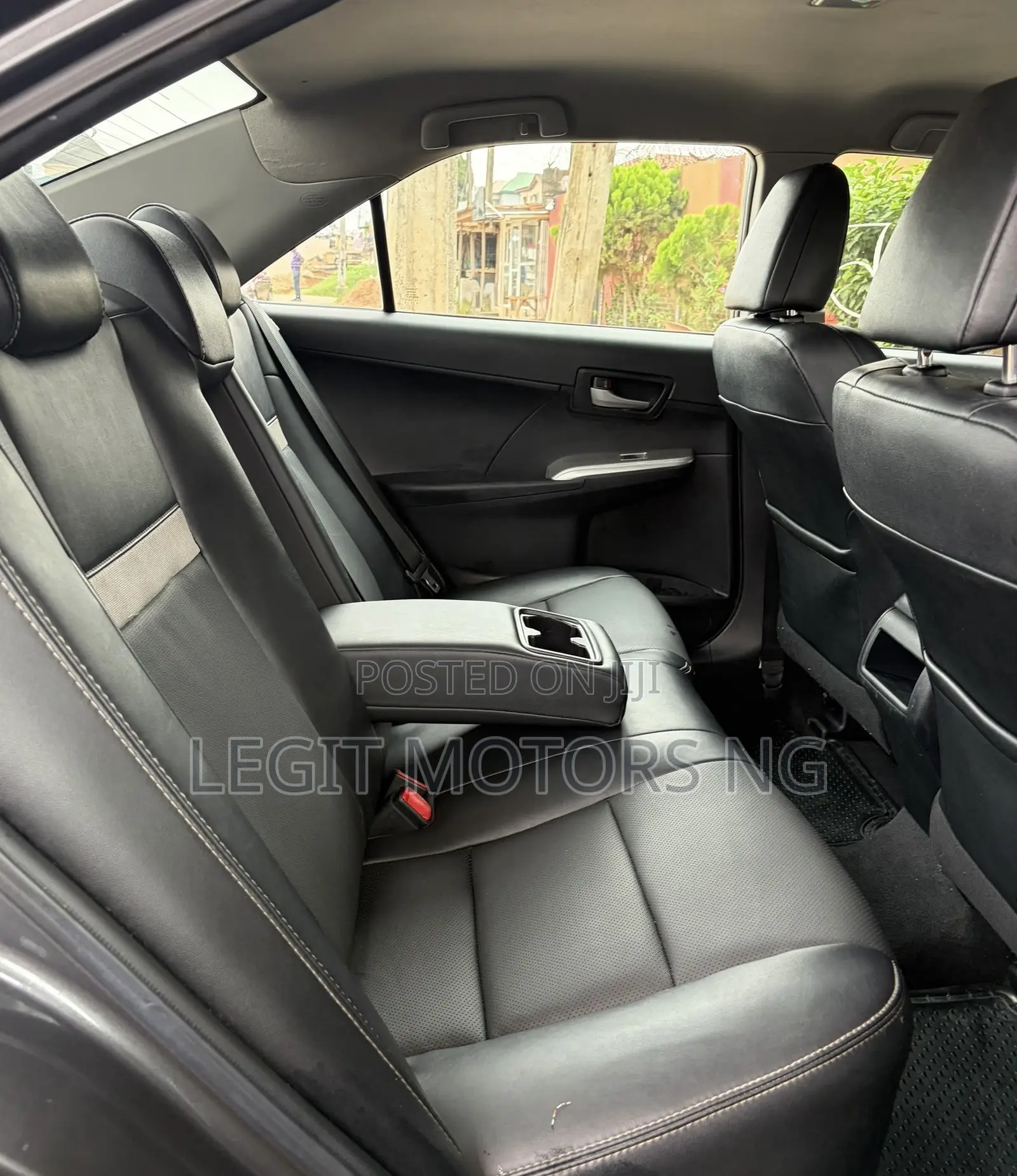Toyota Camry SE 4dr Sedan (2.5L 4cyl 6A) 2013 Gray