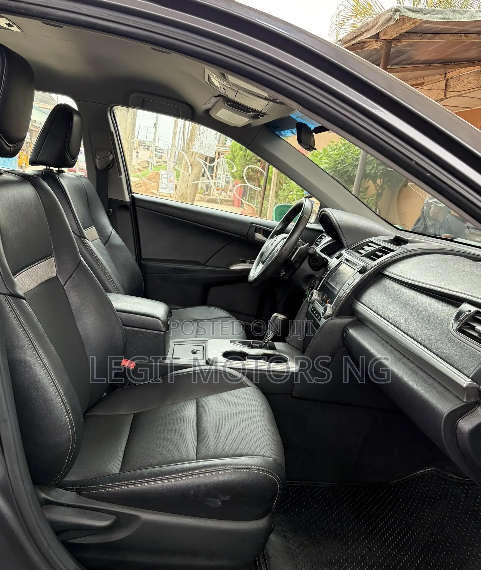 Toyota Camry SE 4dr Sedan (2.5L 4cyl 6A) 2013 Gray