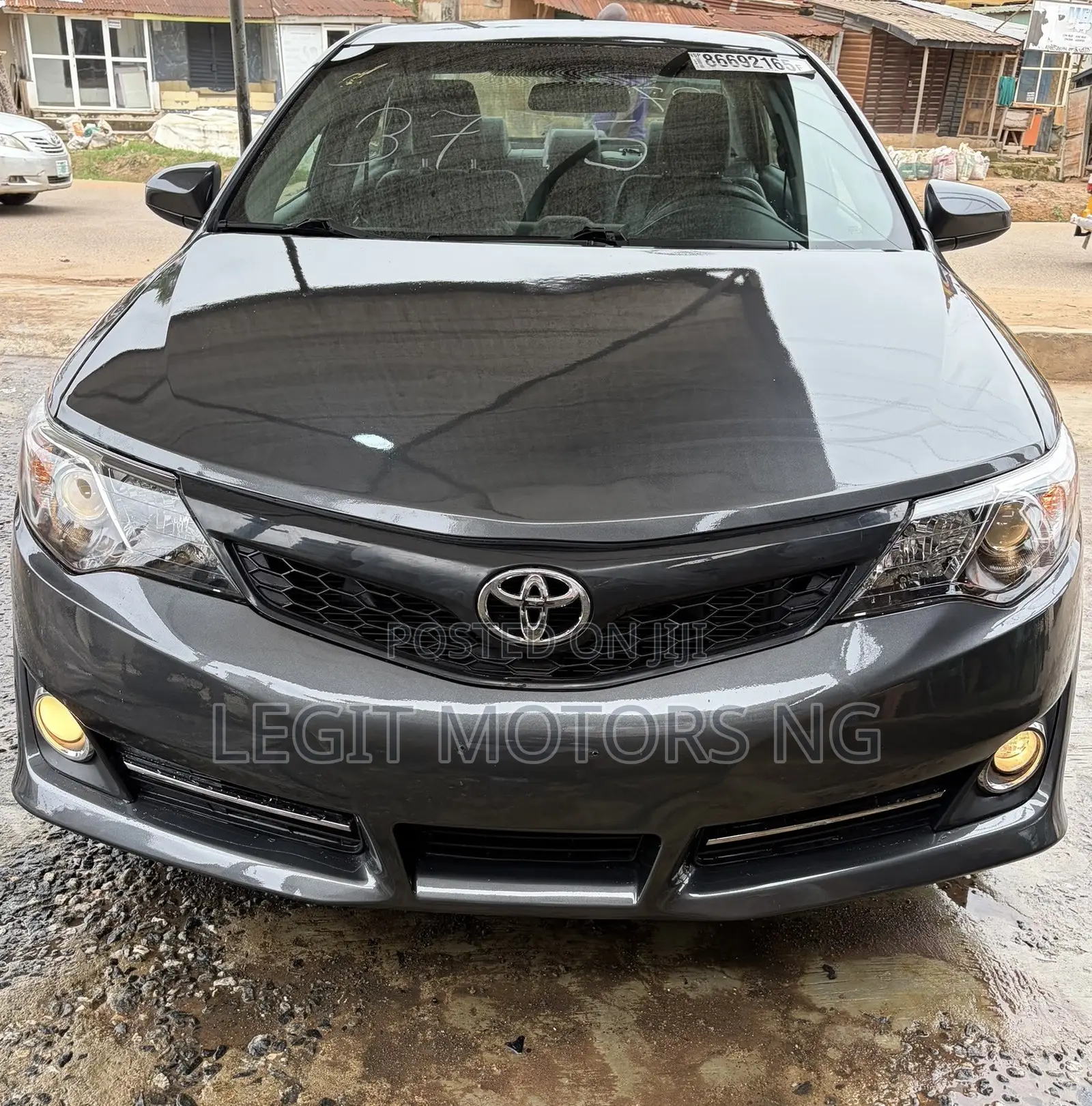 Toyota Camry SE 4dr Sedan (2.5L 4cyl 6A) 2013 Gray