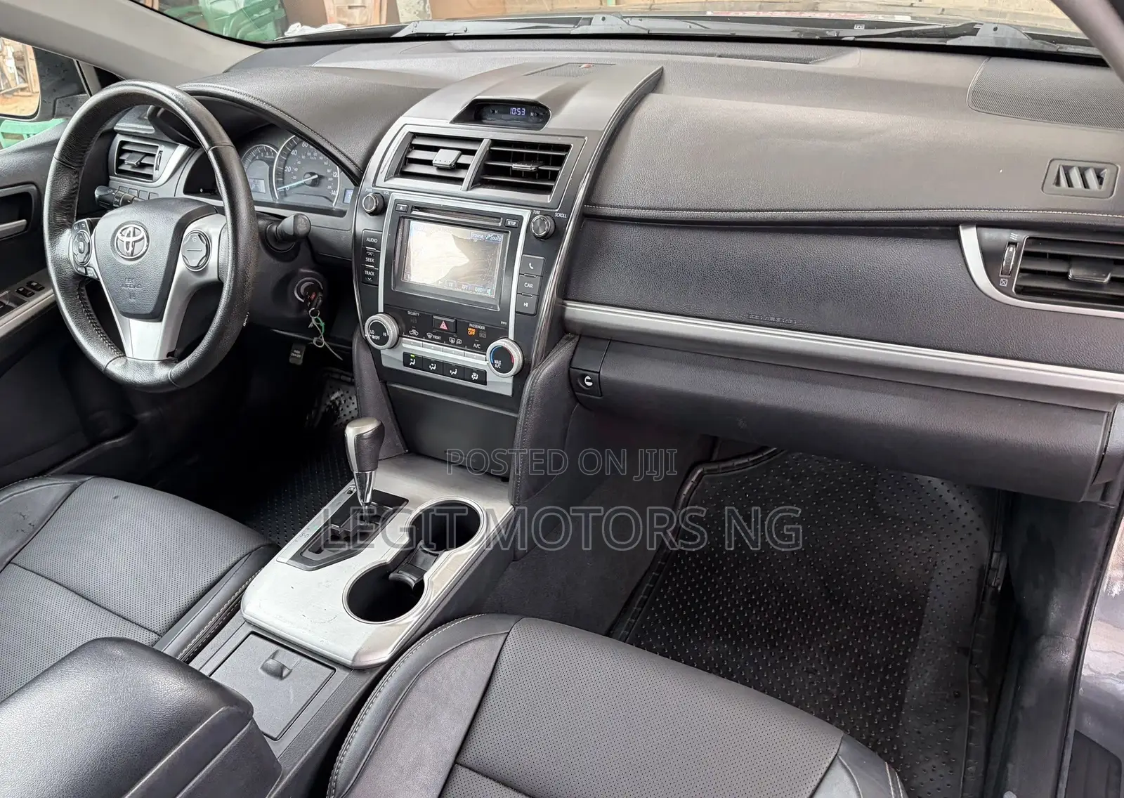 Toyota Camry SE 4dr Sedan (2.5L 4cyl 6A) 2013 Gray