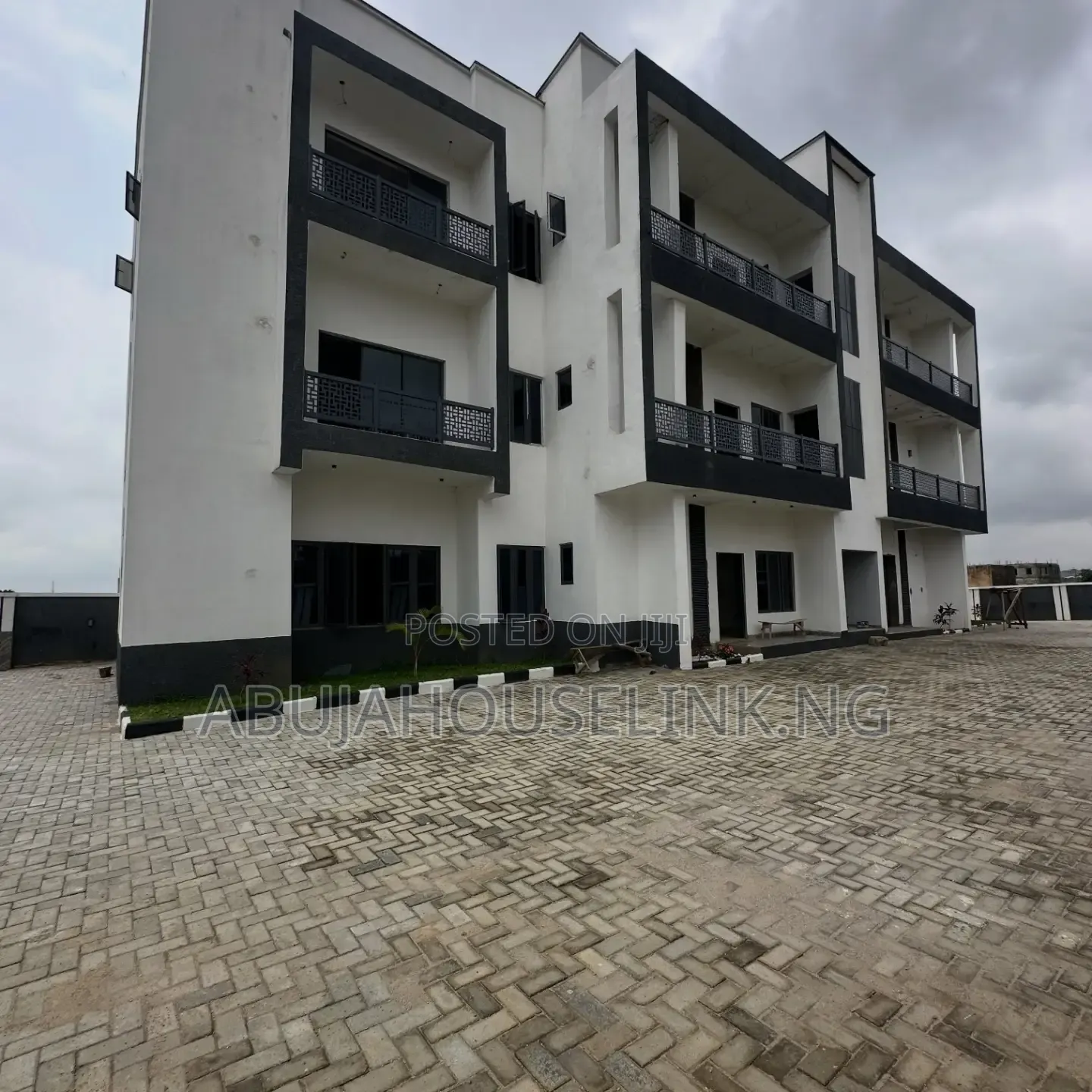 3bdrm Apartment in Wuye- Dakibiyu Abuja for sale