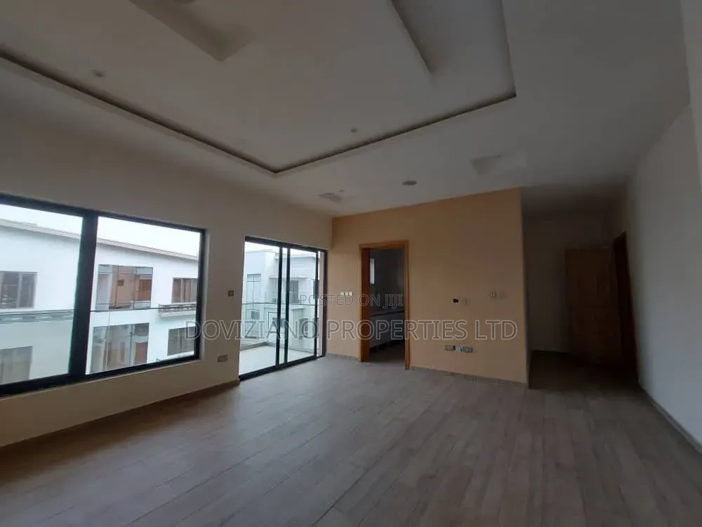 4bdrm Duplex in Banana Island for rent