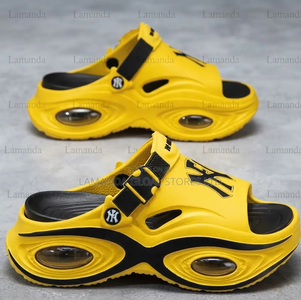 NY Yankees Chunk Platform Air-Cushion Slides in Yellow