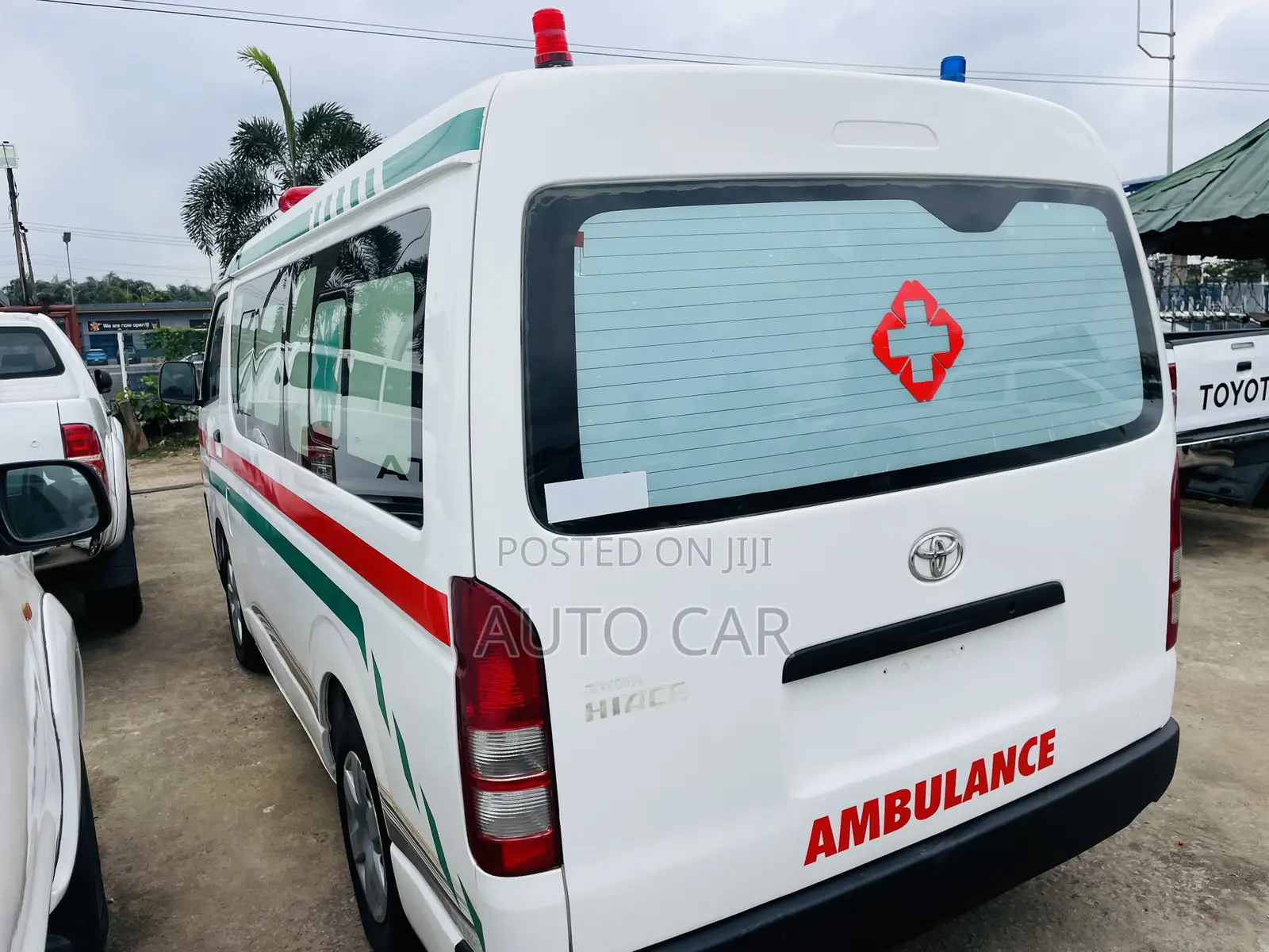 Toyota HiAce 2015 White