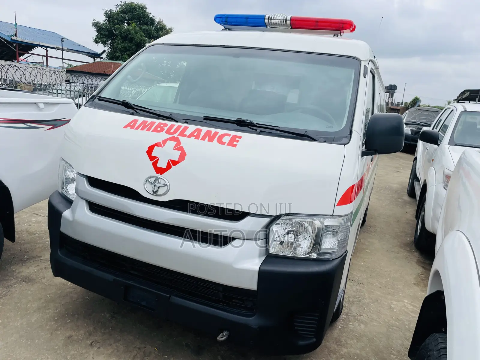 Toyota HiAce 2015 White