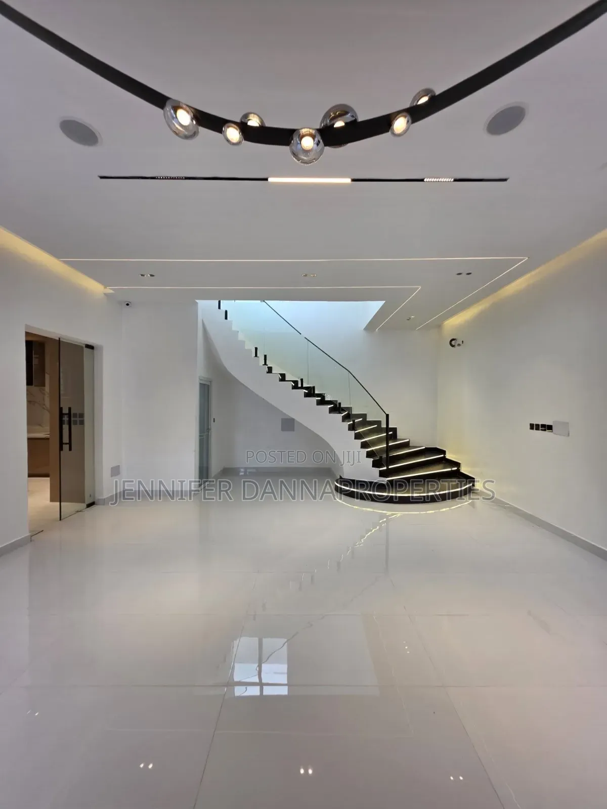 4bdrm Duplex in Thomas Estate for sale