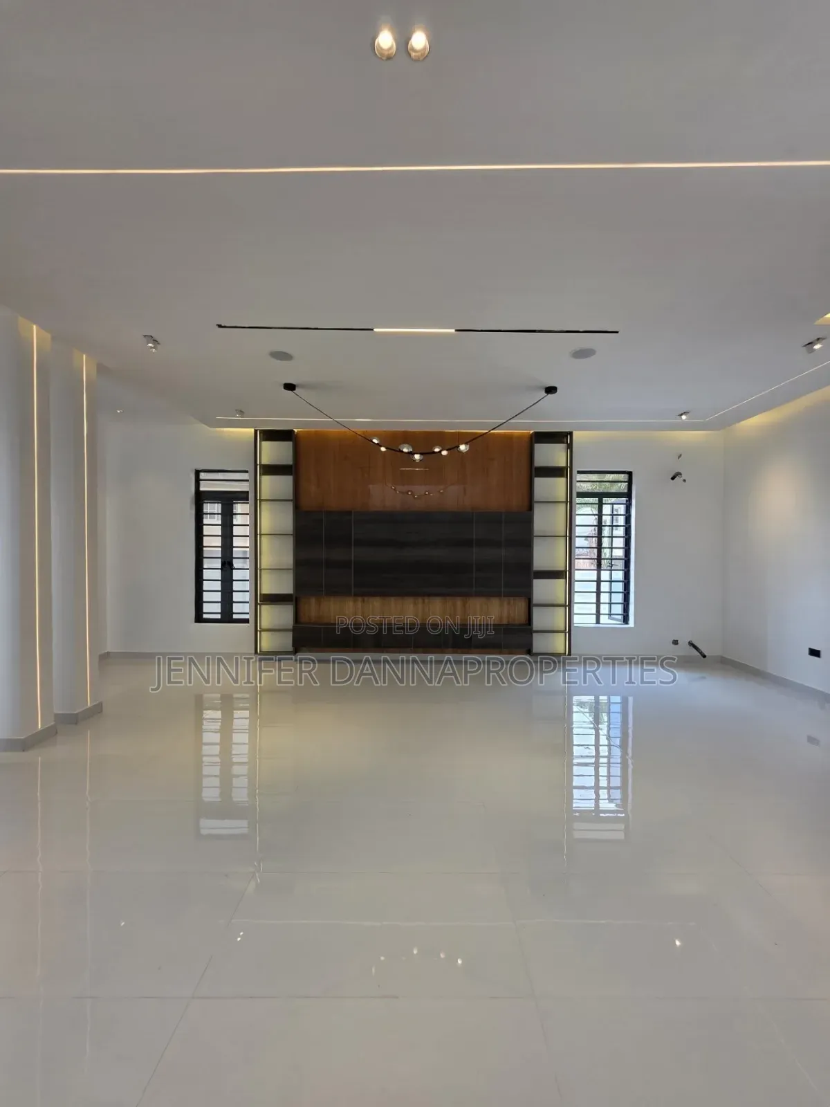 4bdrm Duplex in Thomas Estate for sale