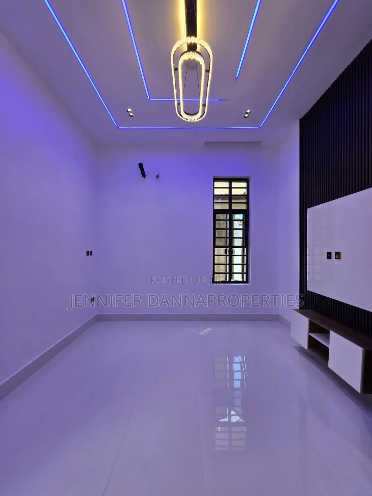 4bdrm Duplex in Thomas Estate for sale