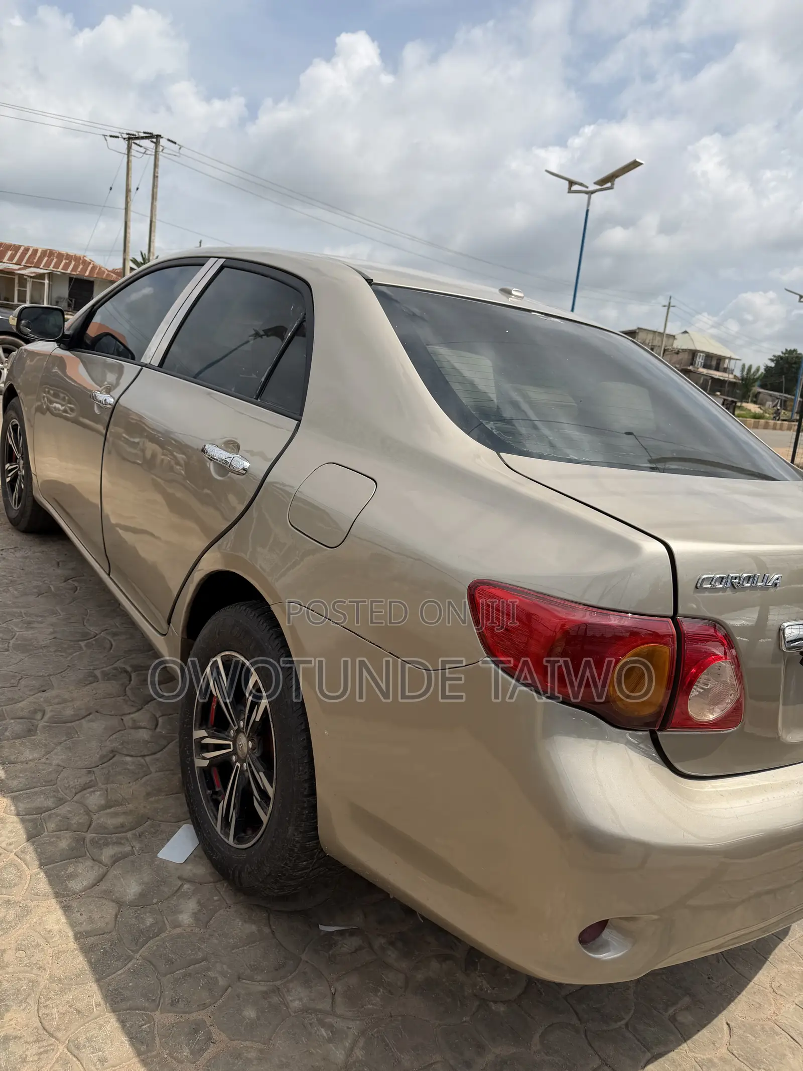 Toyota Corolla 2010 Gold