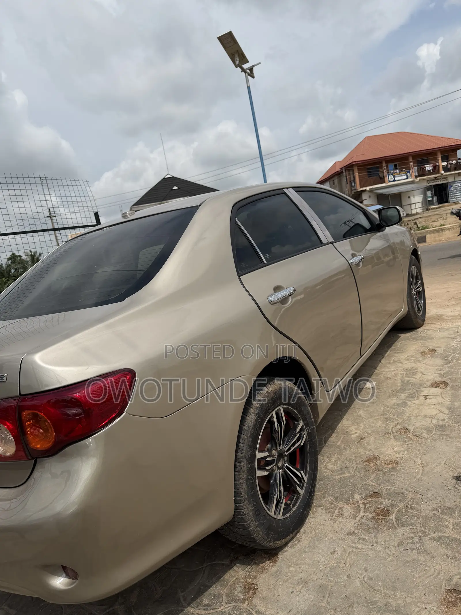 Toyota Corolla 2010 Gold