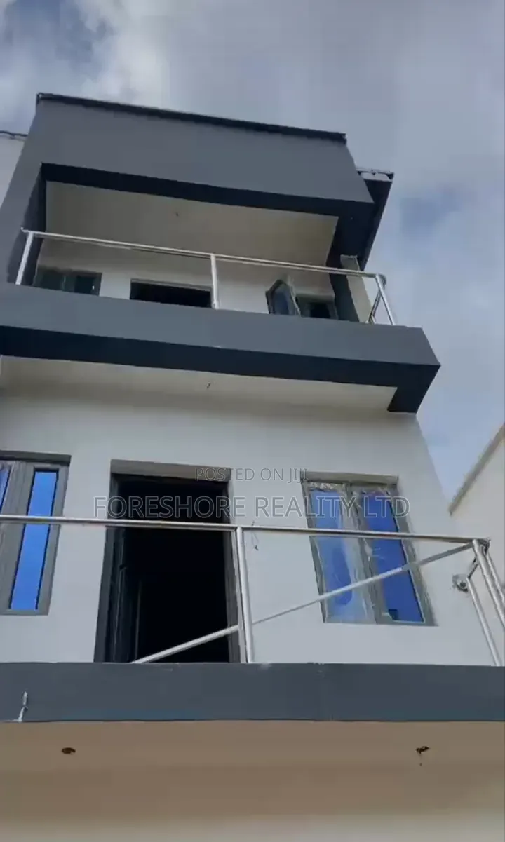 Mini Flat in Mende for sale