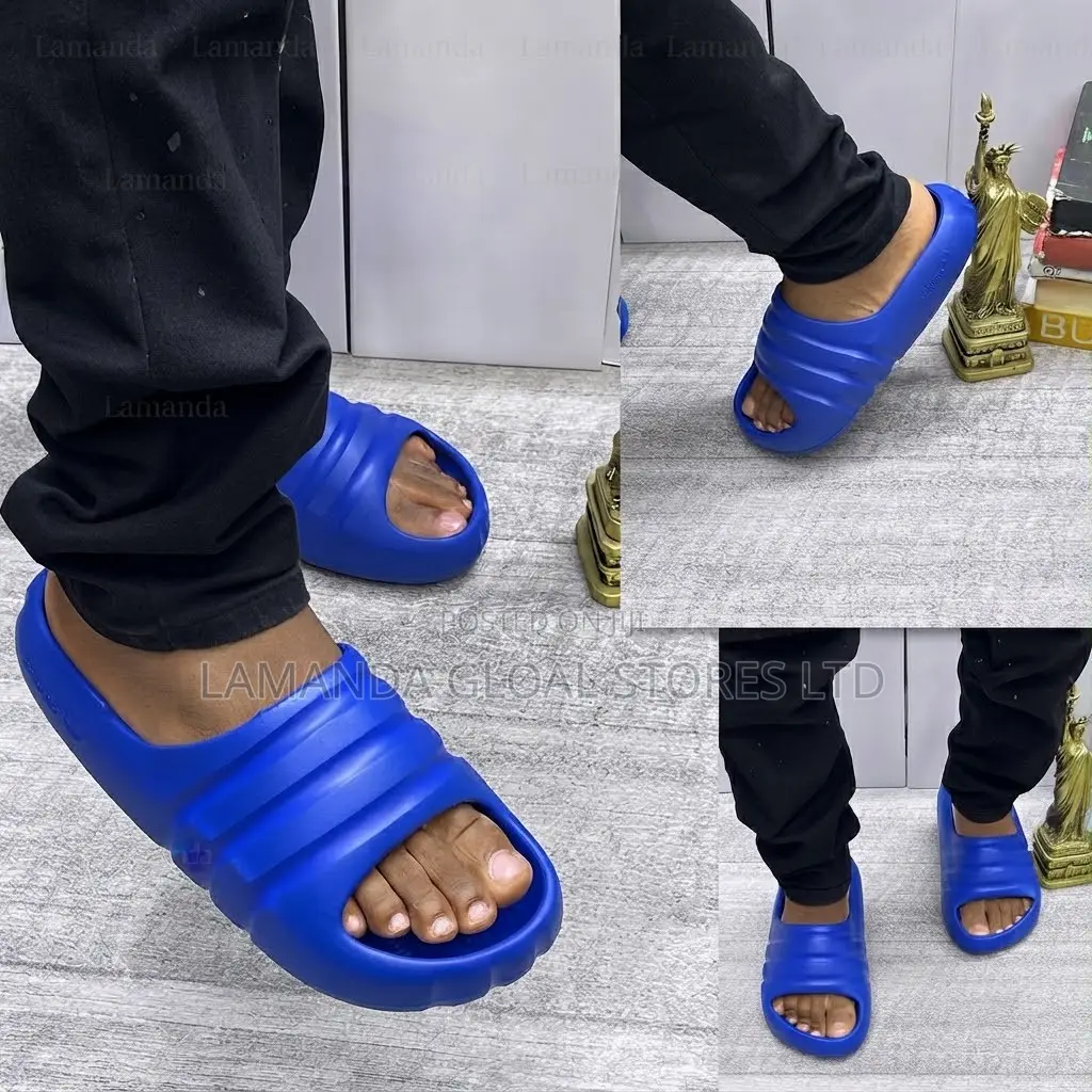 Ribbed Contour Foam Slides in Royal Blue