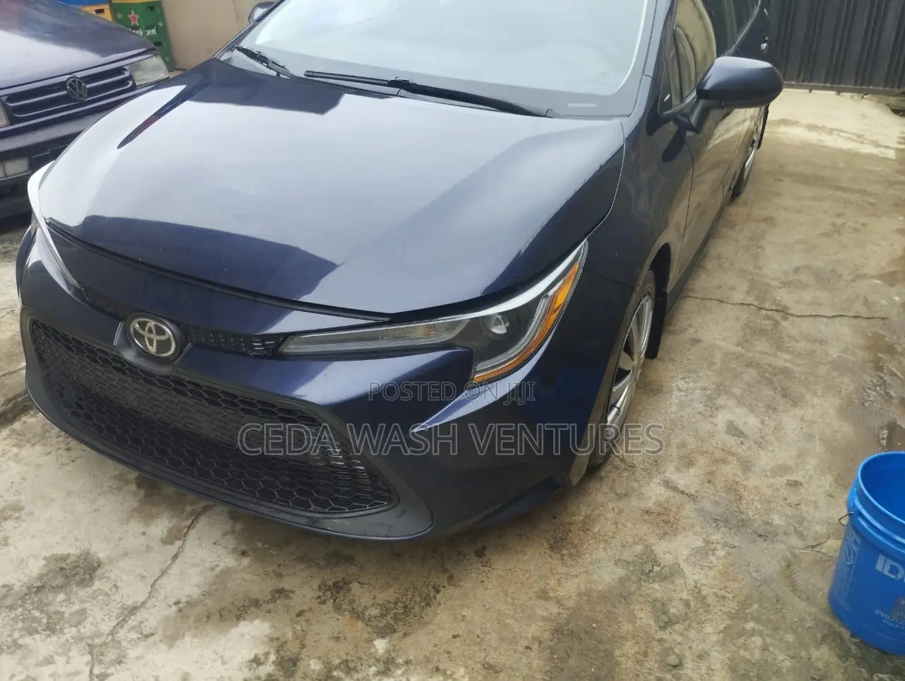 Toyota Corolla XLE (1.8L 4cyl 2A) 2019 Blue