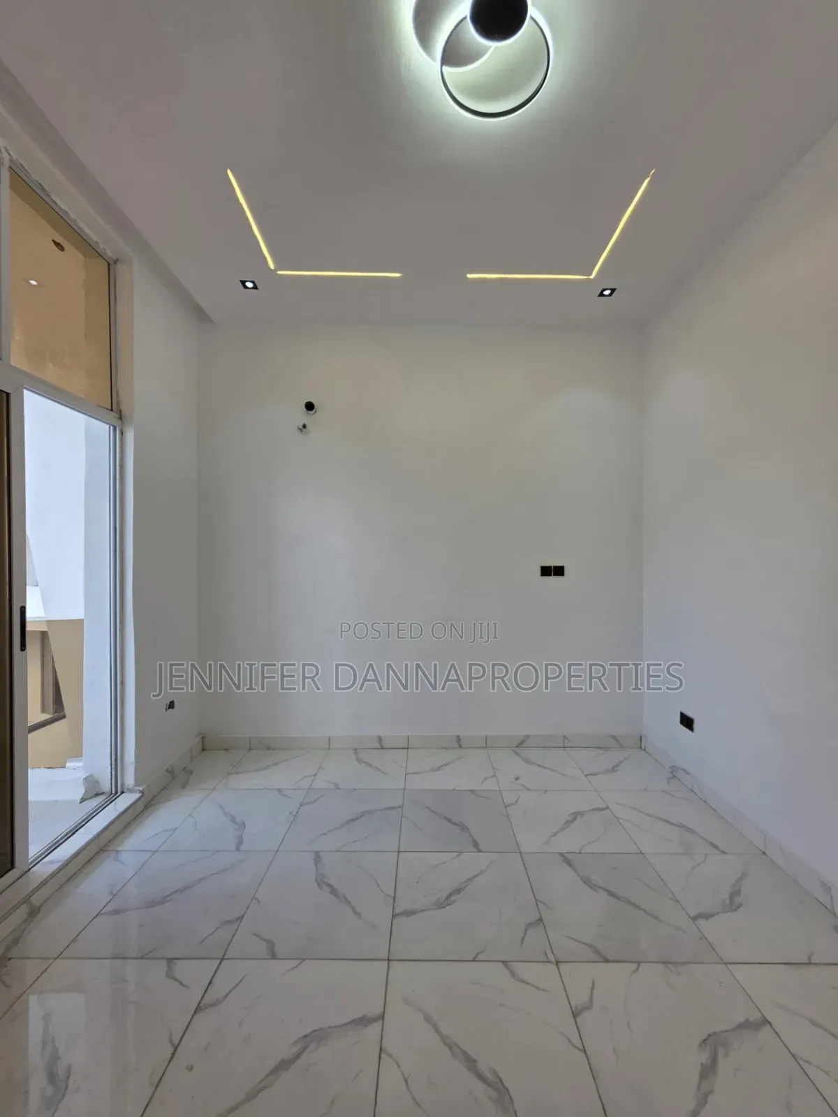 4bdrm Duplex in Ikota for sale