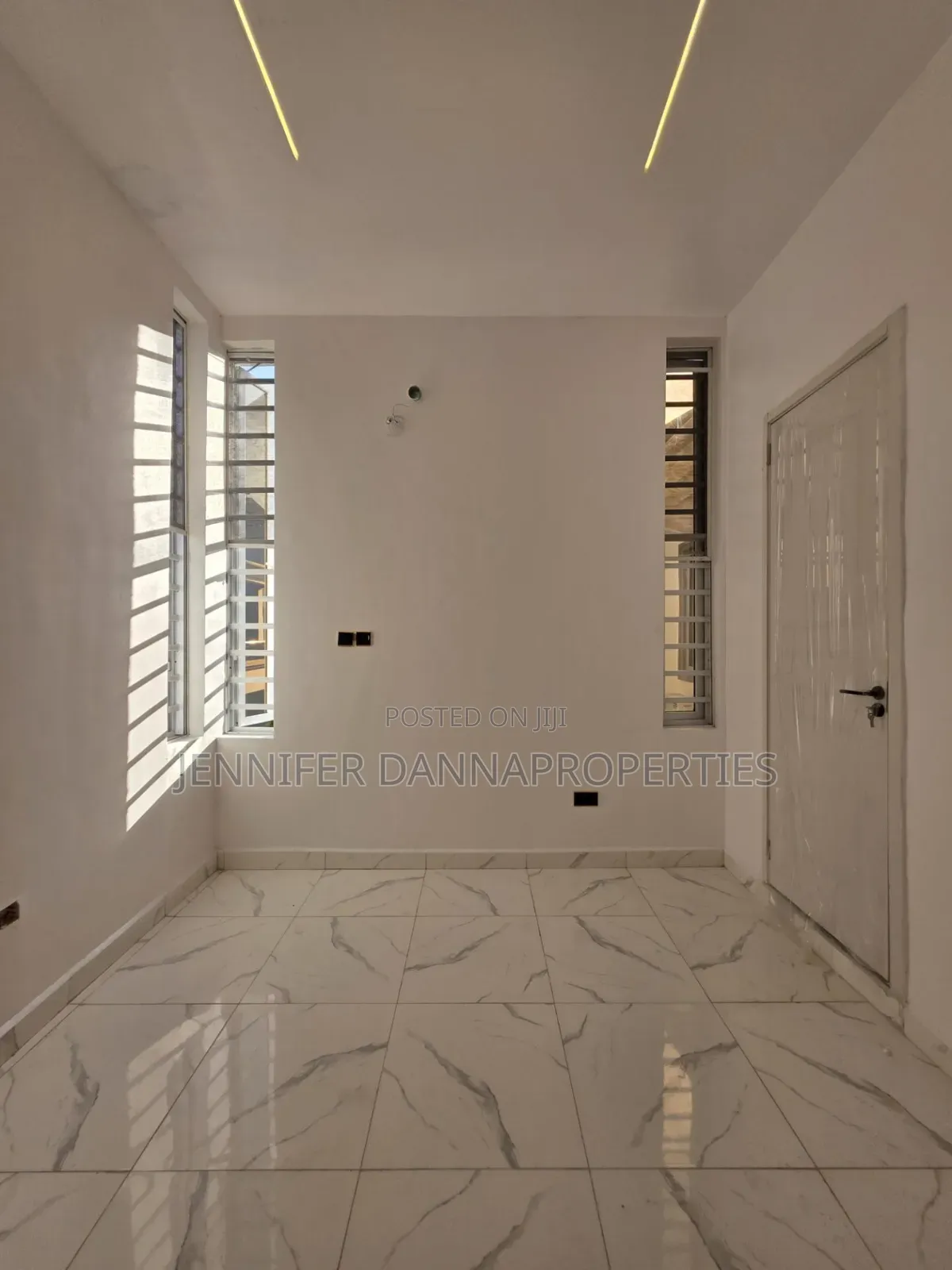 4bdrm Duplex in Ikota for sale