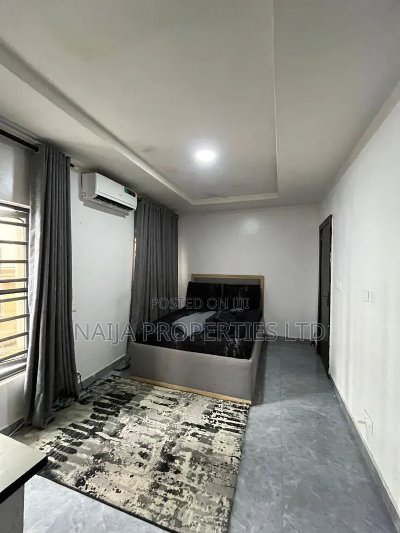3bdrm Penthouse in Lekki County, Ikota for sale