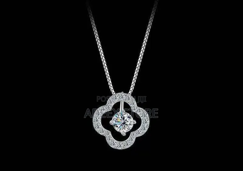 Stylish Zirconia Necklace