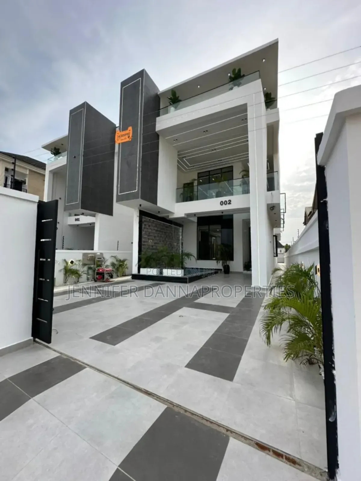 5bdrm Duplex in Ikota for sale