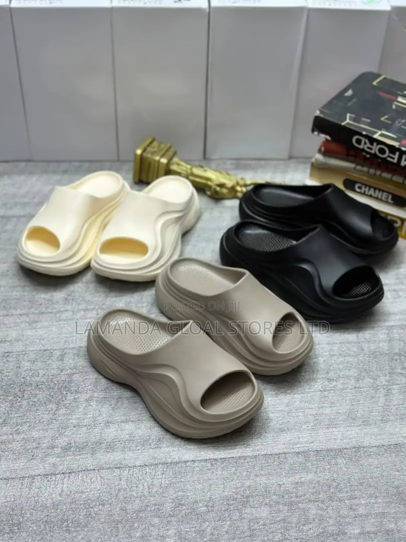 Sculpted Wave Platform Foam Slides in Neutral Tones