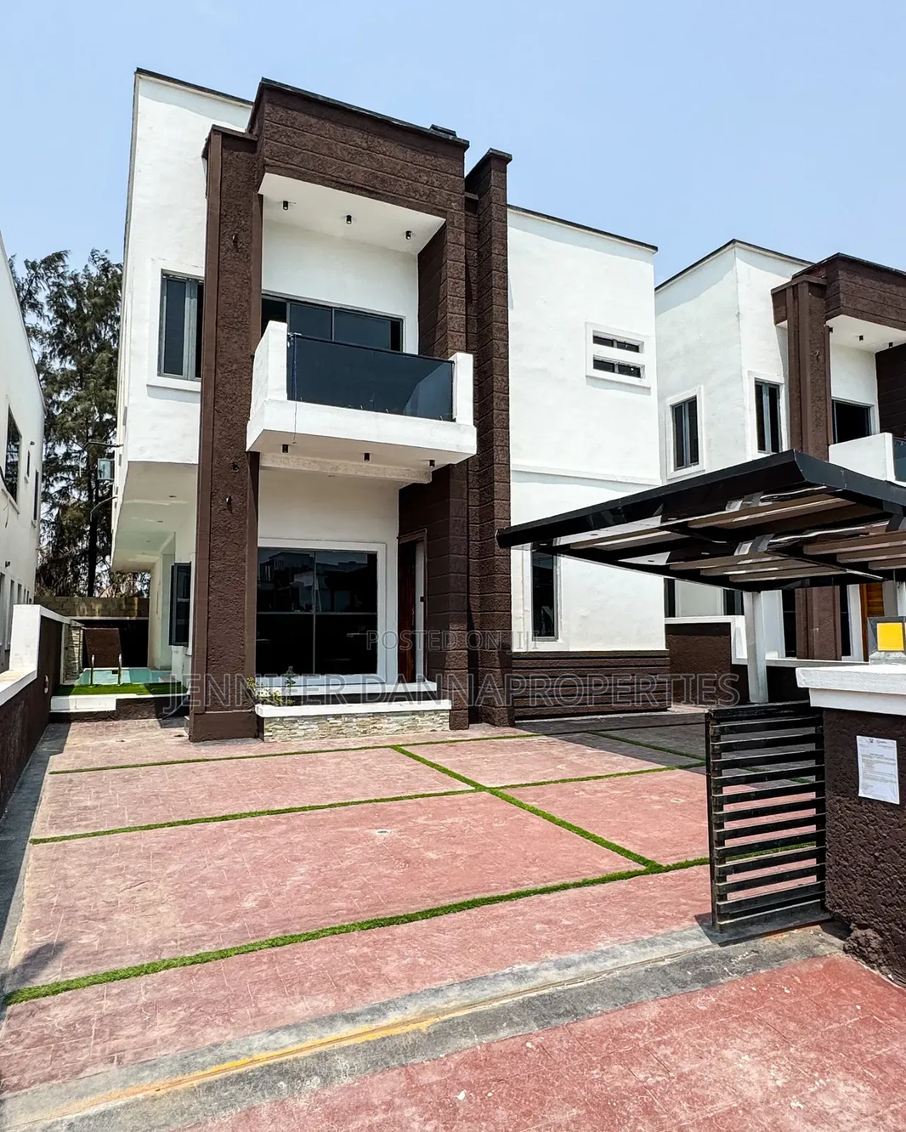 5bdrm Duplex in Ikota for sale