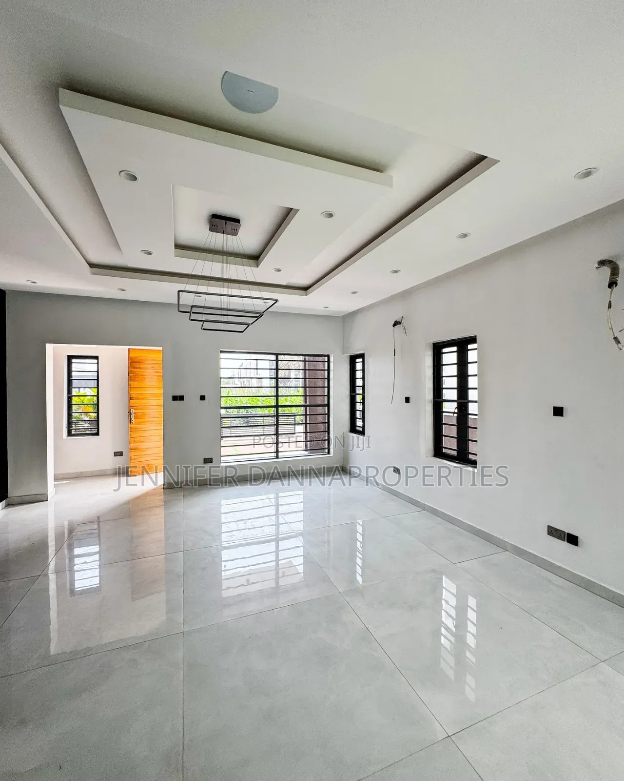 5bdrm Duplex in Ikota for sale