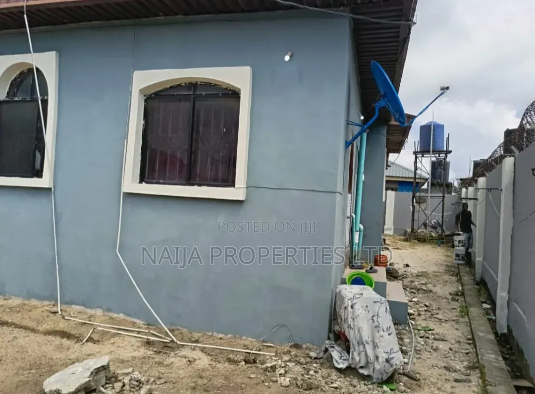 3bdrm Bungalow in Awoyaya for sale