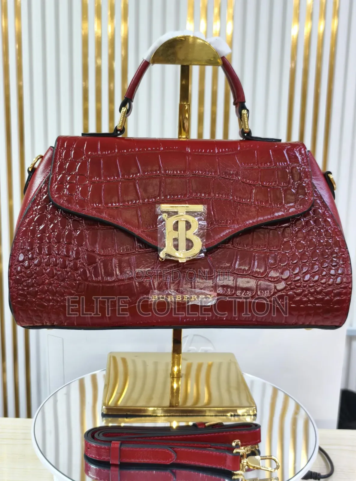 High Quality Fendi Leather Bag It's leather . Available as Displayed
