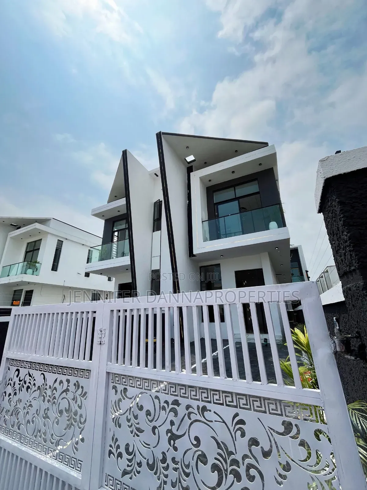 4bdrm Duplex in Ikota for sale