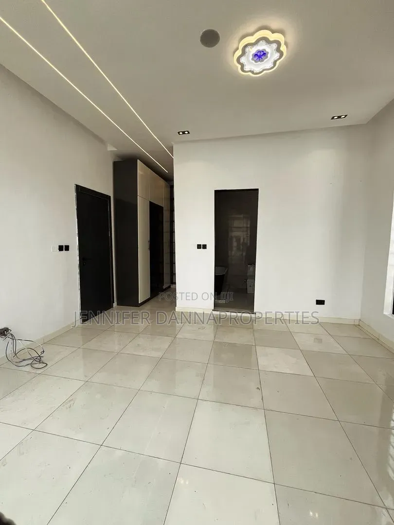 4bdrm Duplex in Ikota for sale