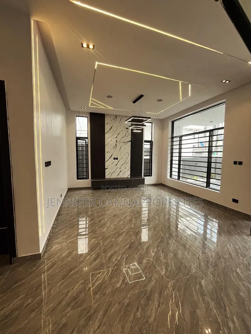 4bdrm Duplex in Ikota for sale