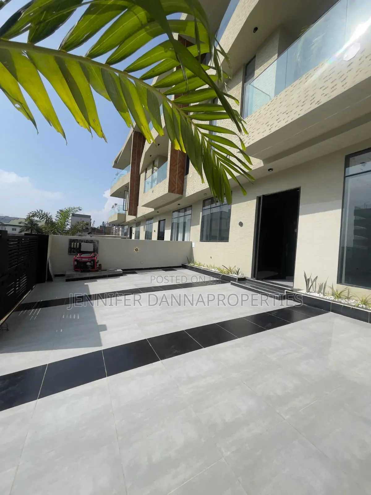 5bdrm Townhouse/Terrace in Lekki Phase 1 for sale
