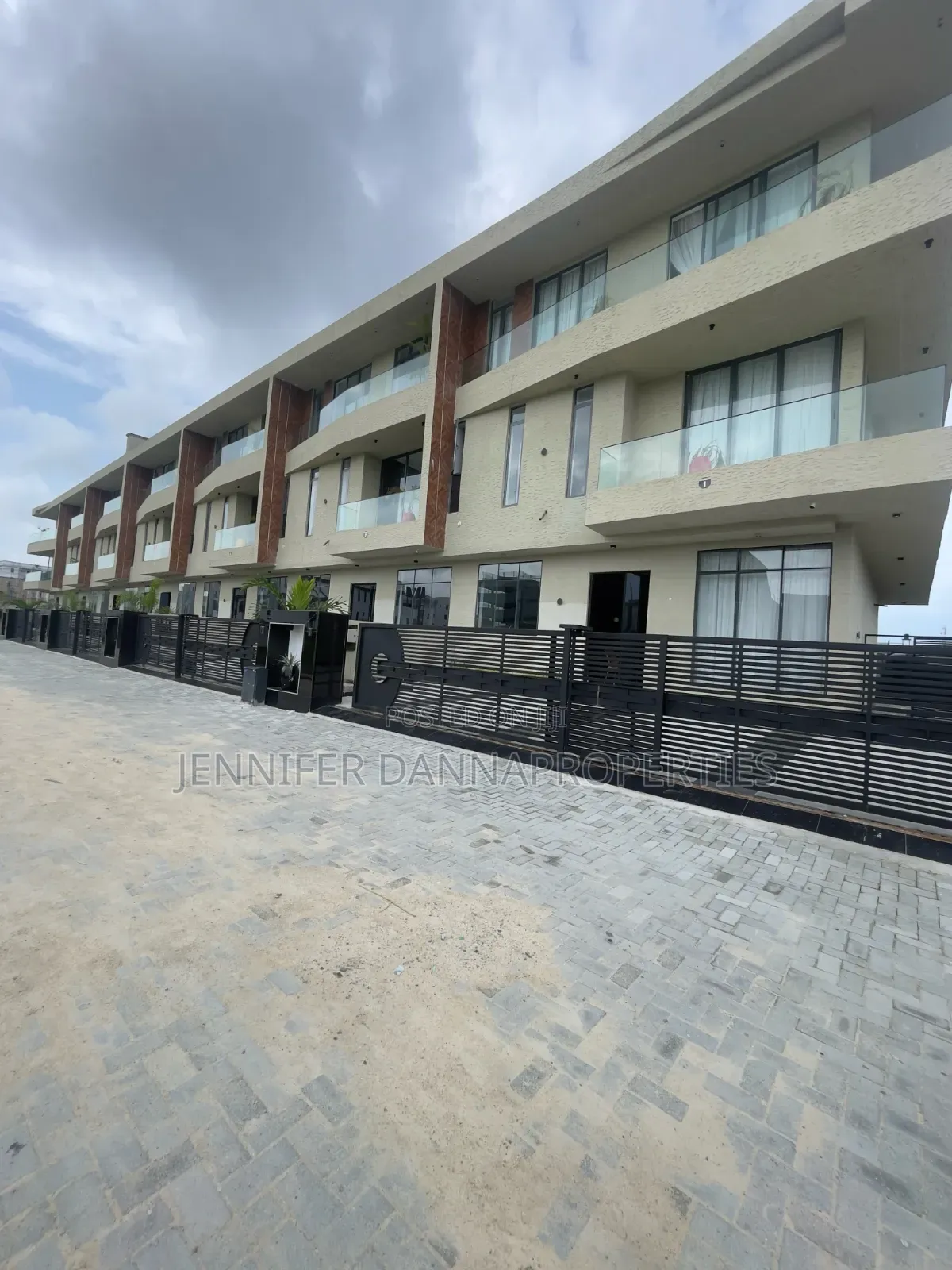 5bdrm Townhouse/Terrace in Lekki Phase 1 for sale