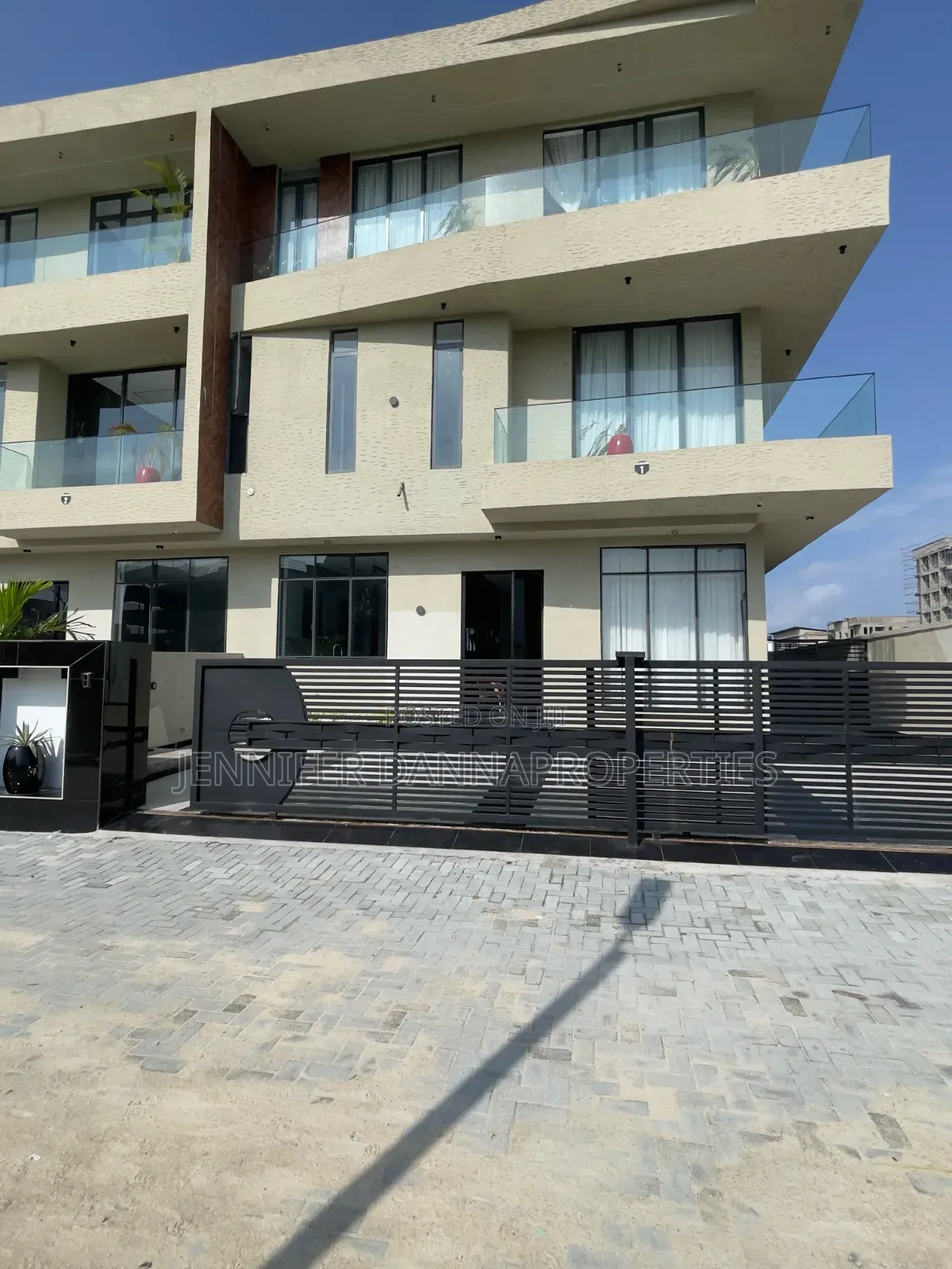 5bdrm Townhouse/Terrace in Lekki Phase 1 for sale