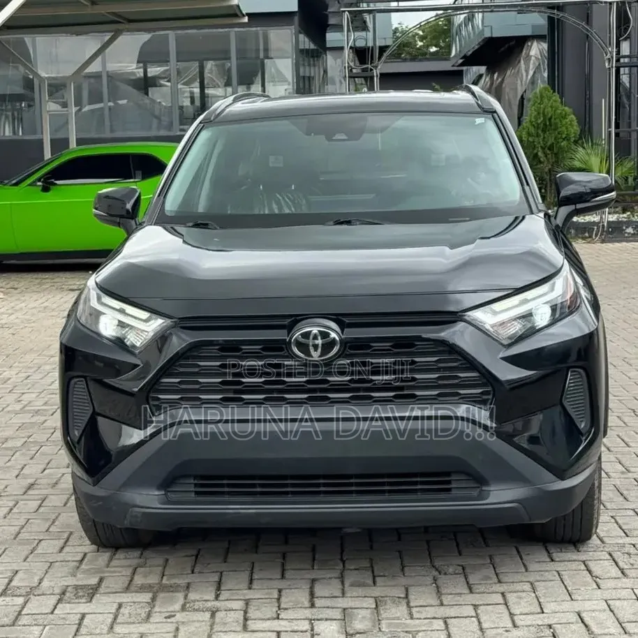 Toyota RAV4 XLE 2022 Black