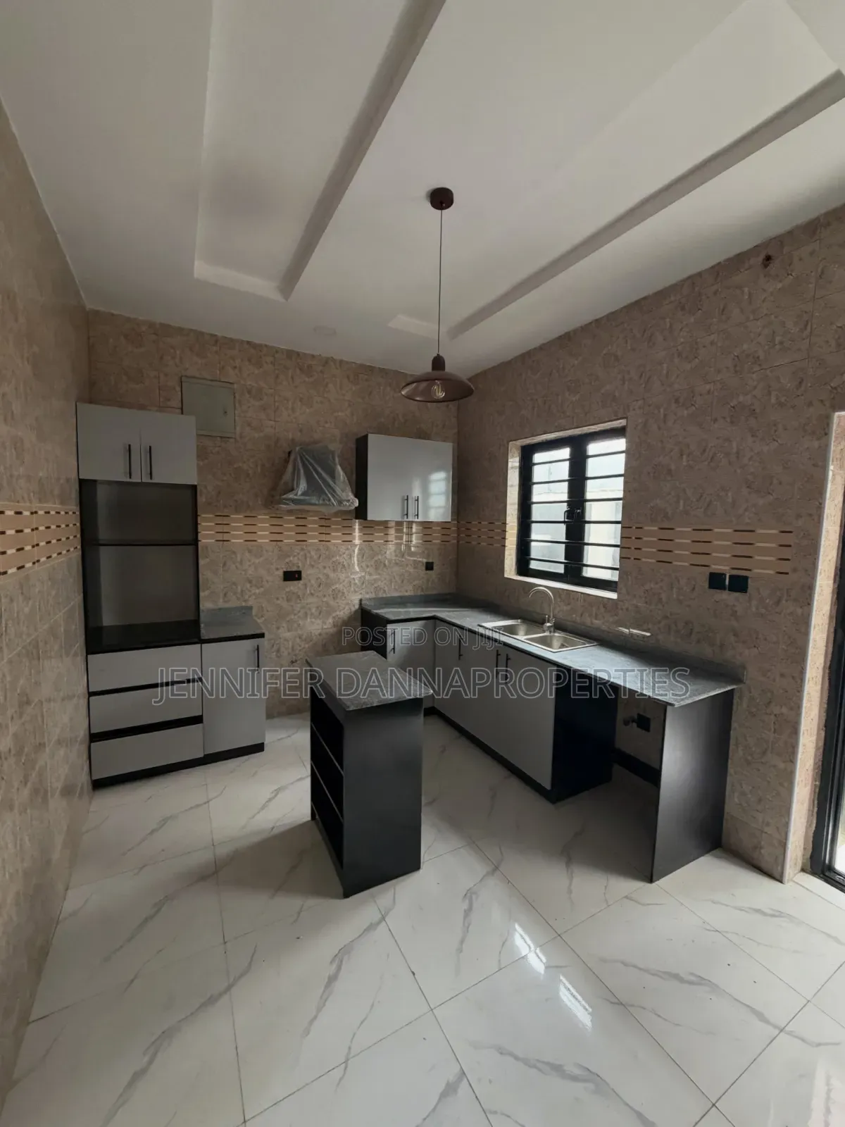4bdrm Townhouse/Terrace in Thomas Estate for sale