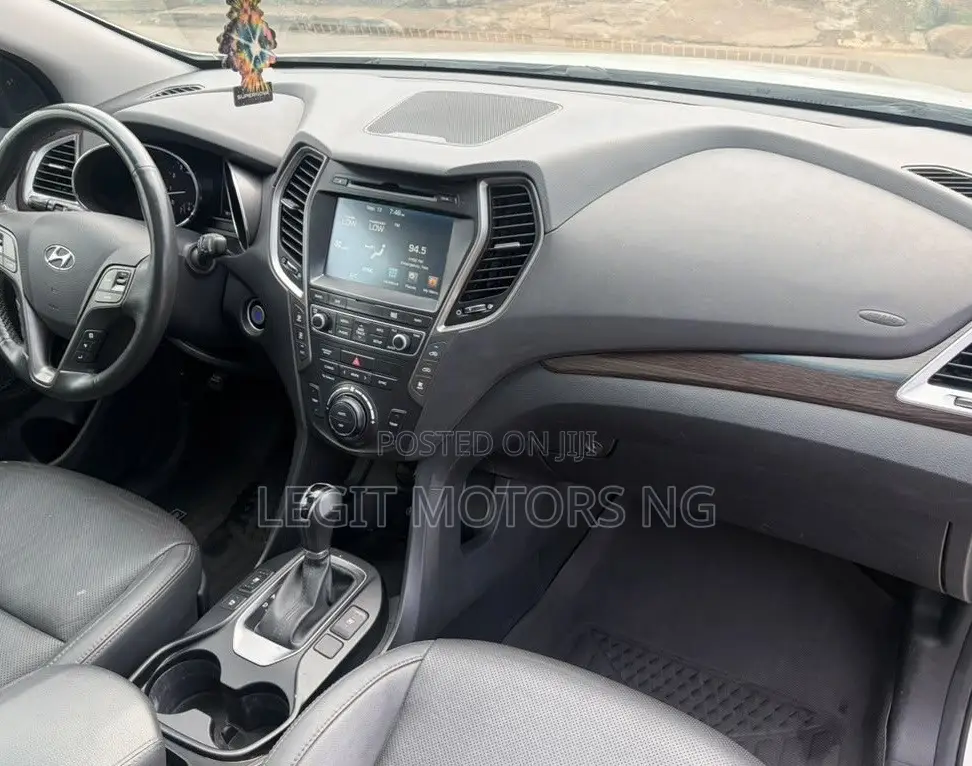 Hyundai Santa Fe 2017 White