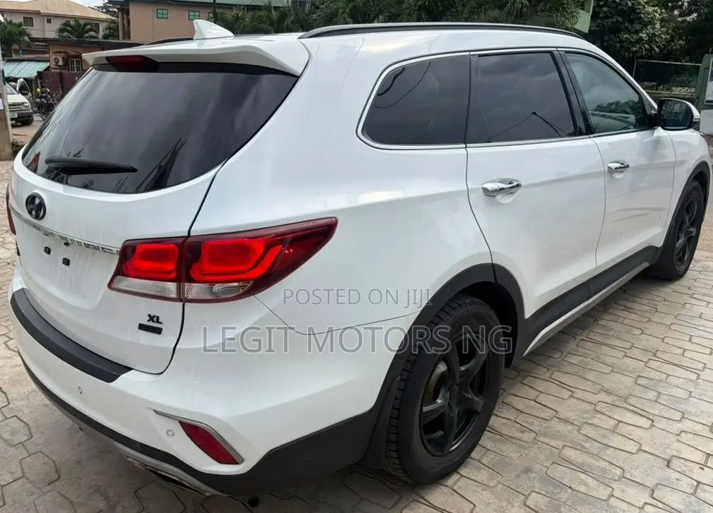 Hyundai Santa Fe 2017 White