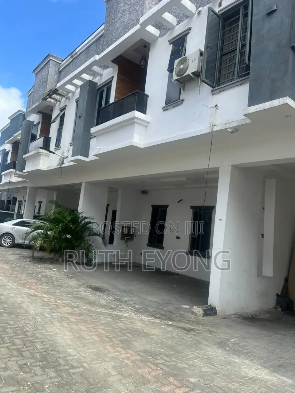 4bdrm Townhouse / Terrace in Ikota Gra, Lagos for rent
