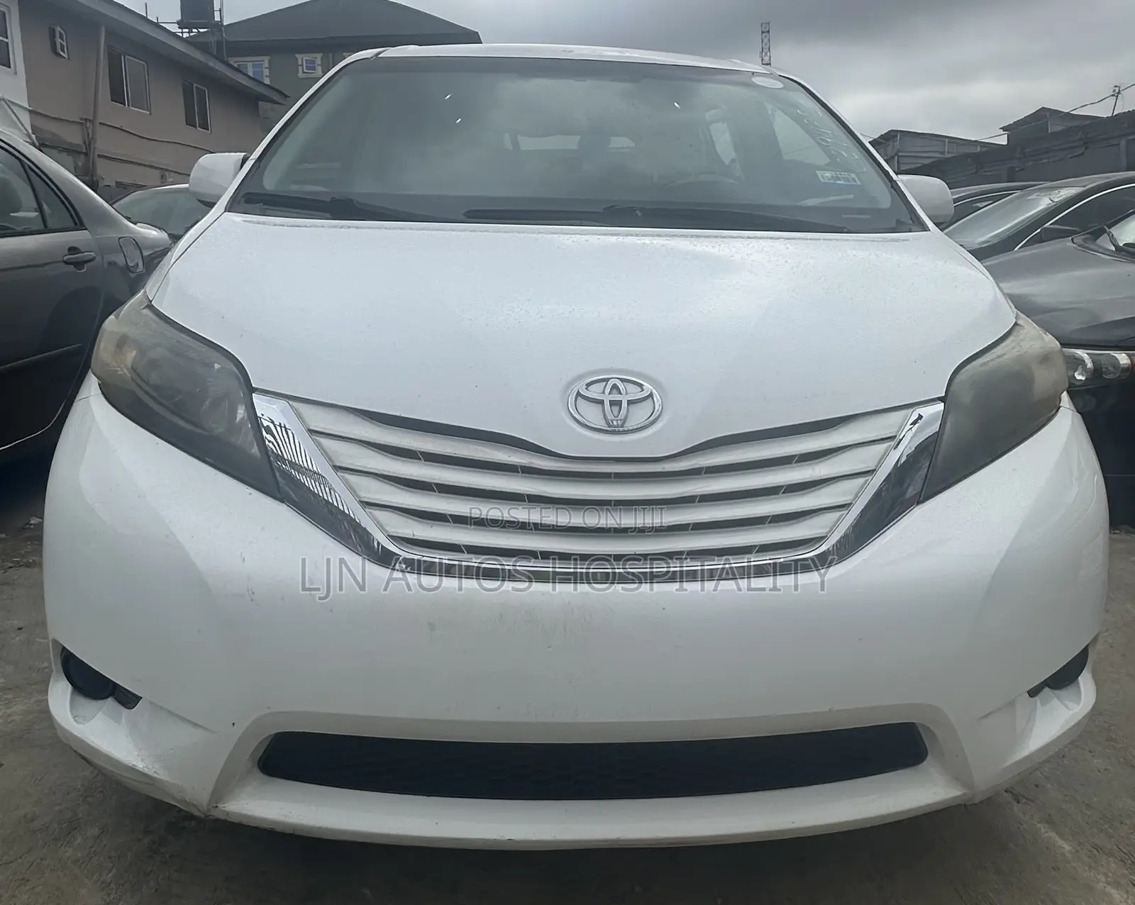 Toyota Sienna LE FWD 8-Passenger 2013 White