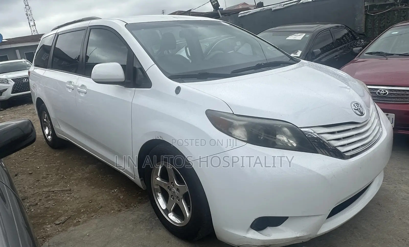 Toyota Sienna LE FWD 8-Passenger 2013 White