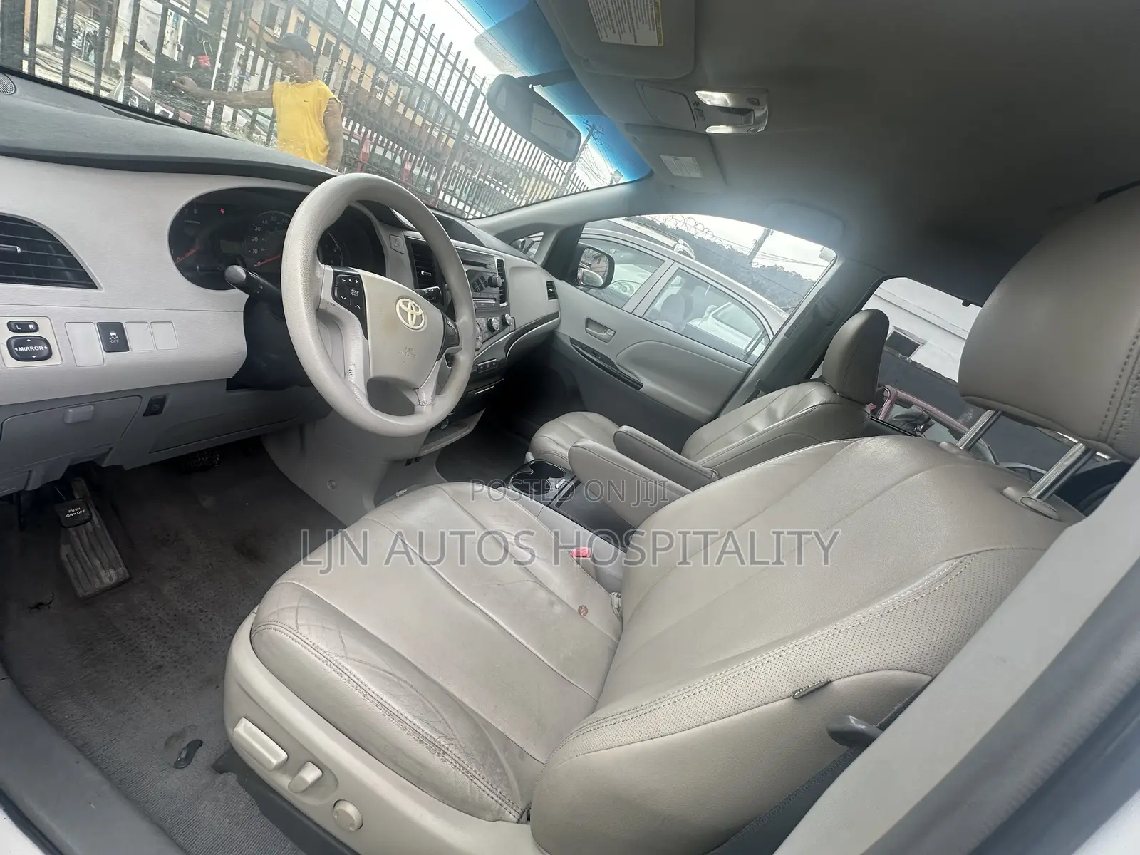 Toyota Sienna LE FWD 8-Passenger 2013 White