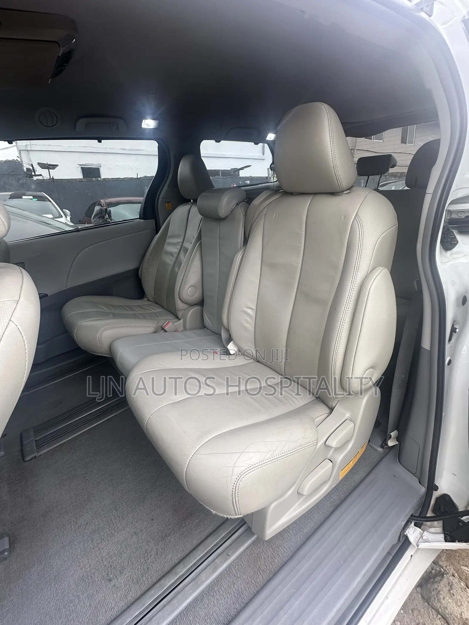 Toyota Sienna LE FWD 8-Passenger 2013 White