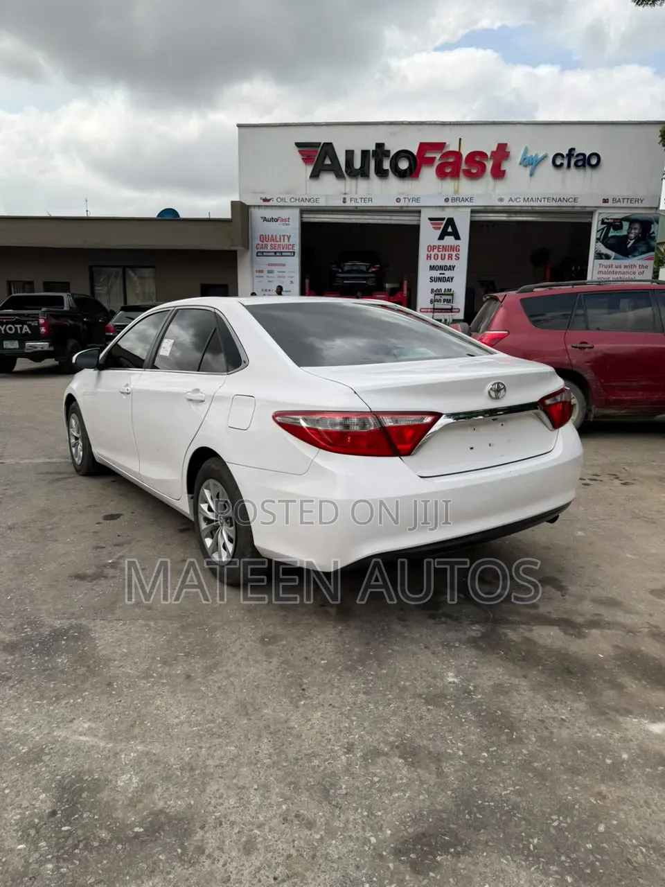 Toyota Camry LE 4dr Sedan (2.5L 4cyl 6A) 2015 White