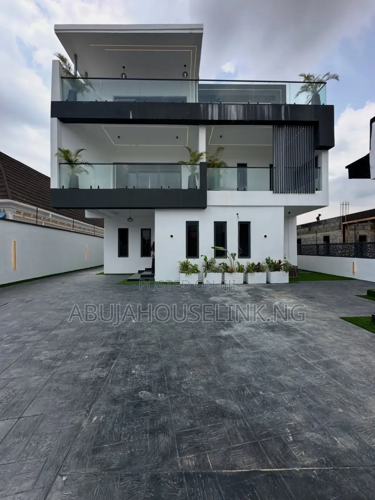 5bdrm Duplex in Gwarinpa Main Abuja, Life Camp for sale