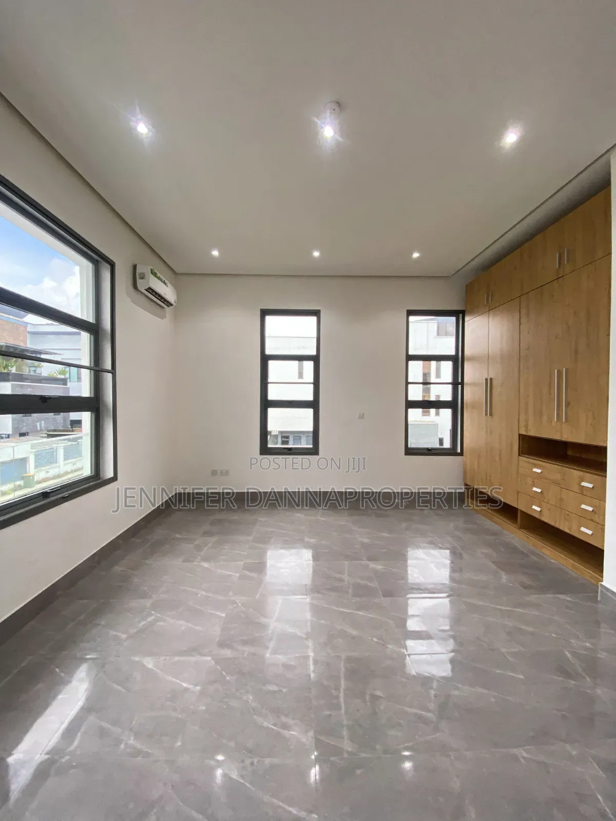 5bdrm Duplex in Old Ikoyi for sale