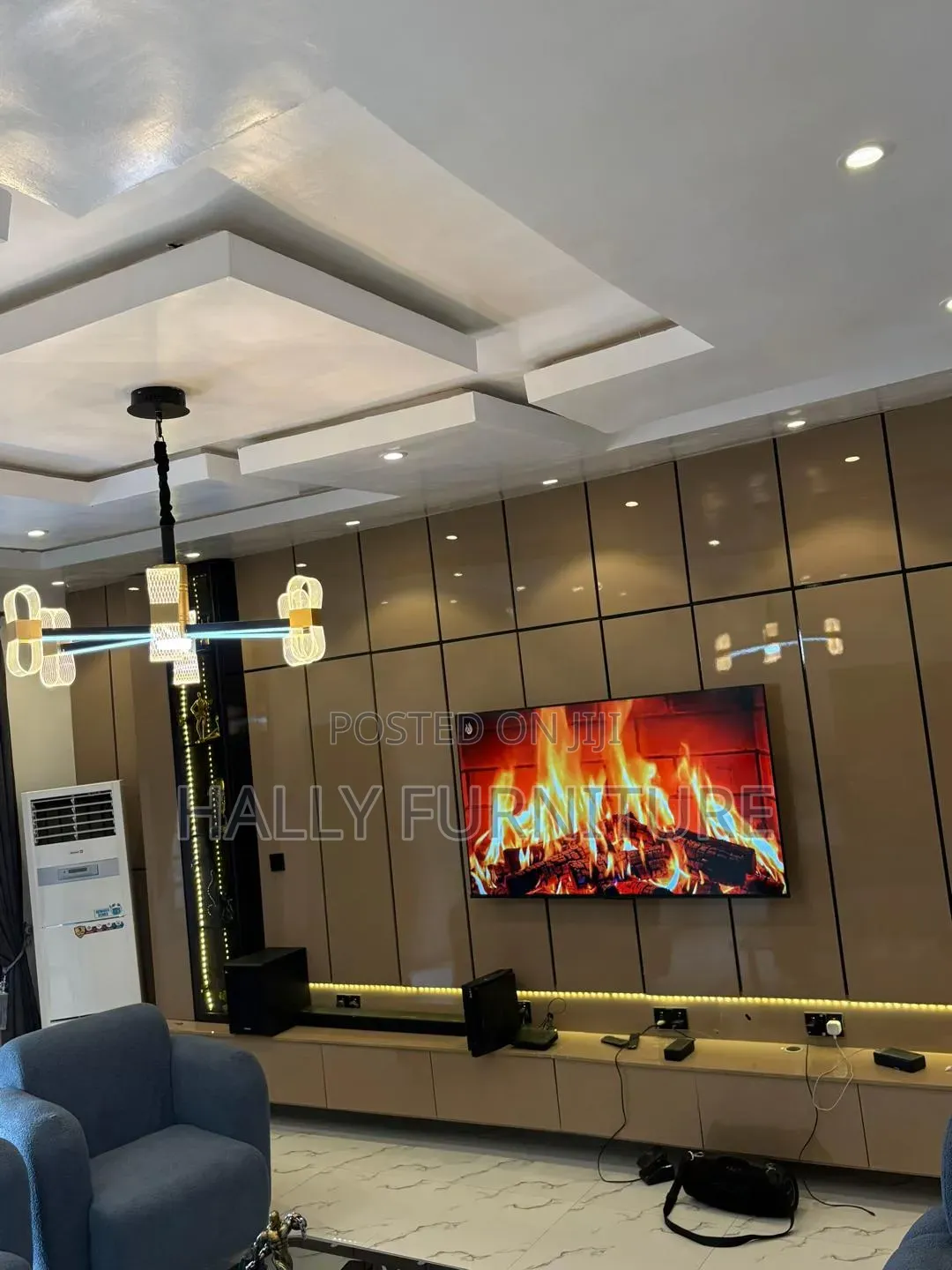 Capacino TV Console