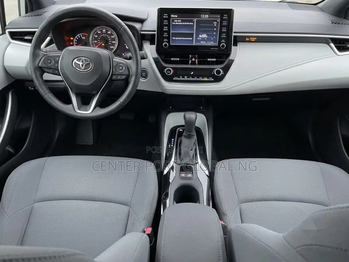 Toyota Corolla SE 2021 Silver