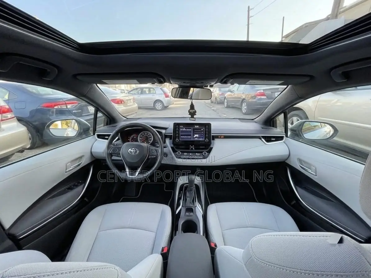 Toyota Corolla SE 2021 Silver