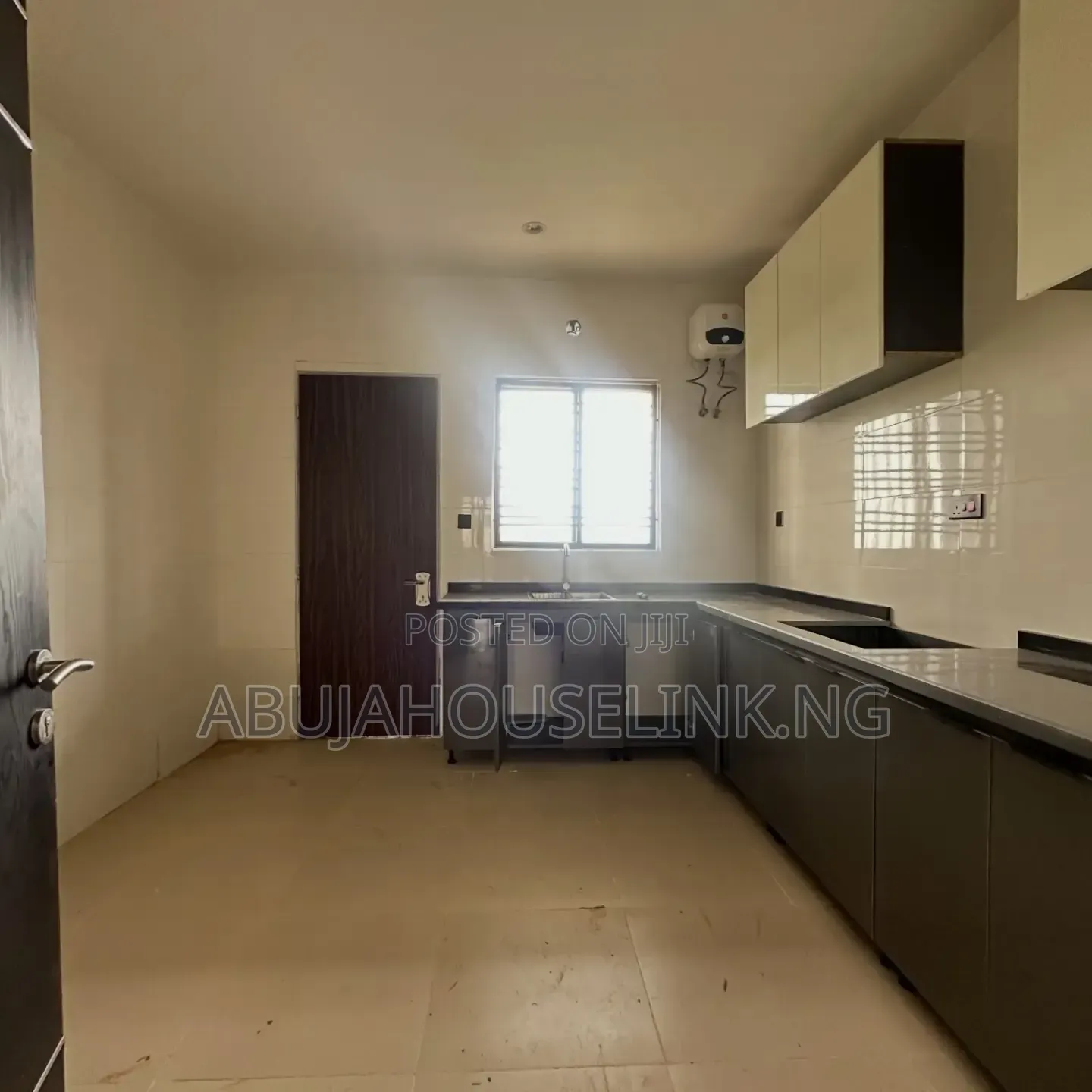 3bdrm Apartment in Wuye Main Abuja for sale