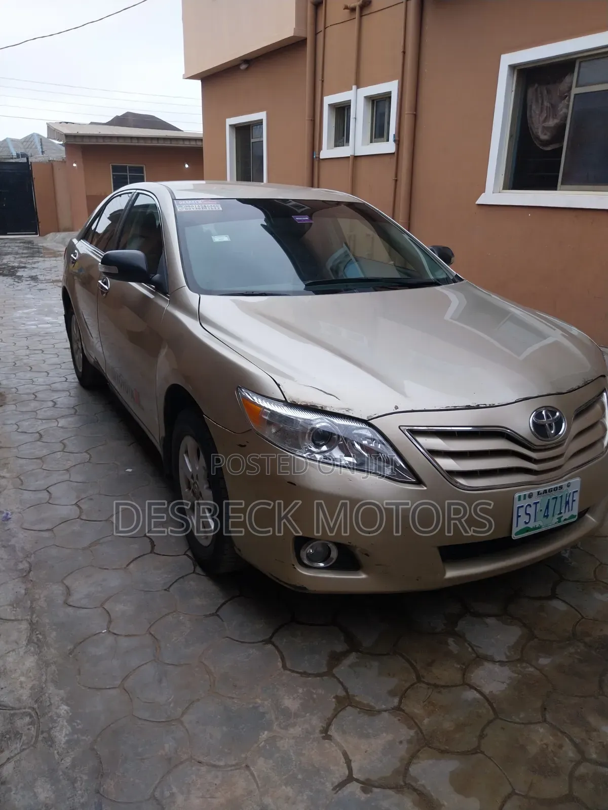 Toyota Camry 2011 Gold